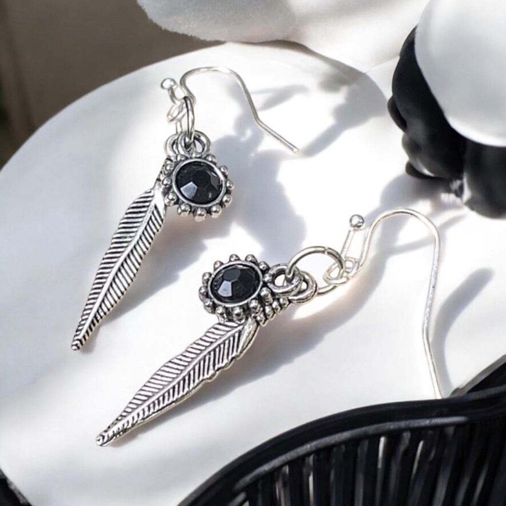 5 For $25💫Boho Chic Black Medallion Feather Dangles